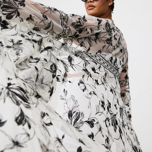 #T265- NWT Torrid Embroidered Lace Mesh Sheer Kimono-2X - Picture 3 of 7